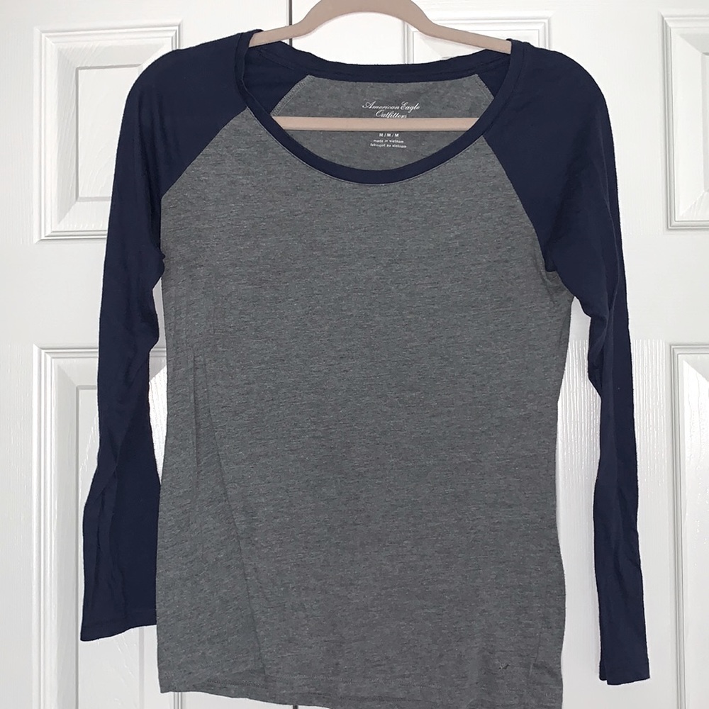 Medium American eagle baseball T-shirt!